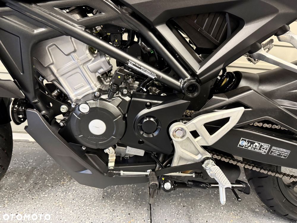 Honda CB - 16