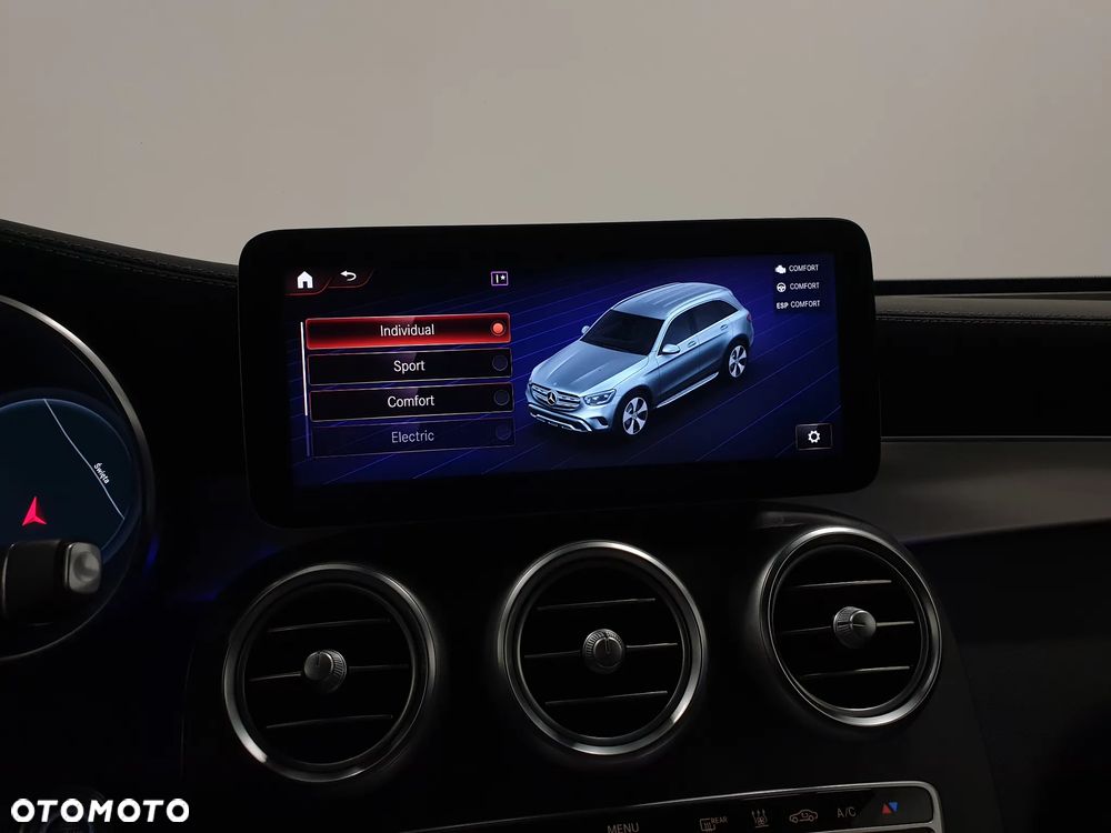 Mercedes-Benz GLC 300 de 4Matic 9G-TRONIC AMG Line Plus - 22