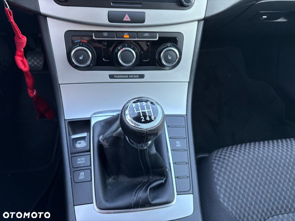 Volkswagen Passat 1.6 TDI DPF BlueMot Comfortline - 12