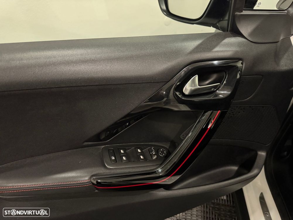 Peugeot 2008 1.6 BlueHDi GT Line - 54