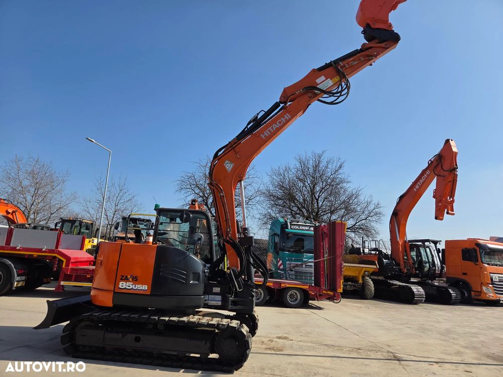Hitachi ZX85, 2022, 2.491h, 8,6t, CUPLA RAPIDA HIDRAULICA+3 CUPE NOI, LAMA NIVELARE, ad sapare 5m, inst picon, instalatia rotire atasament, senile cauciuc, AC, Camera spate, ridica 4,5t, latime 2,2m, CA NOU, posibilitate leasing 4 ani-PROMOTIE 62.900 EUR+Tva - 21