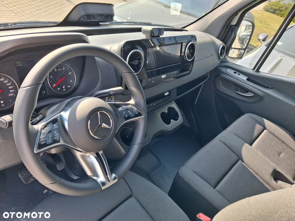 Mercedes-Benz Sprinter - 4