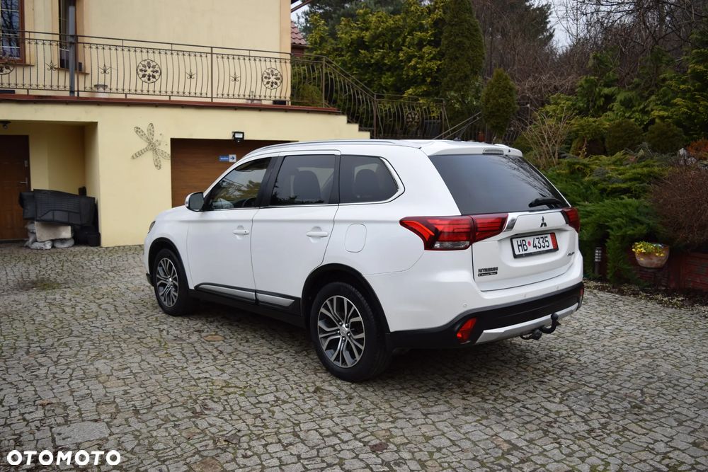 Mitsubishi Outlander 2.2 DI-D 4WD Plus - 5