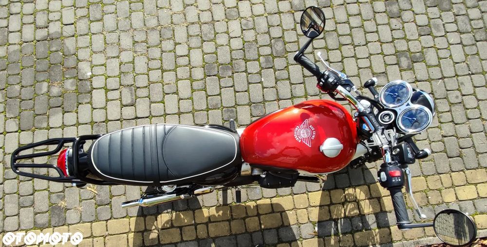 Triumph Bonneville - 2
