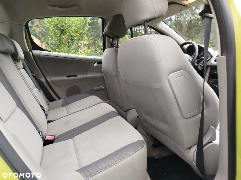 Peugeot 207 - 8