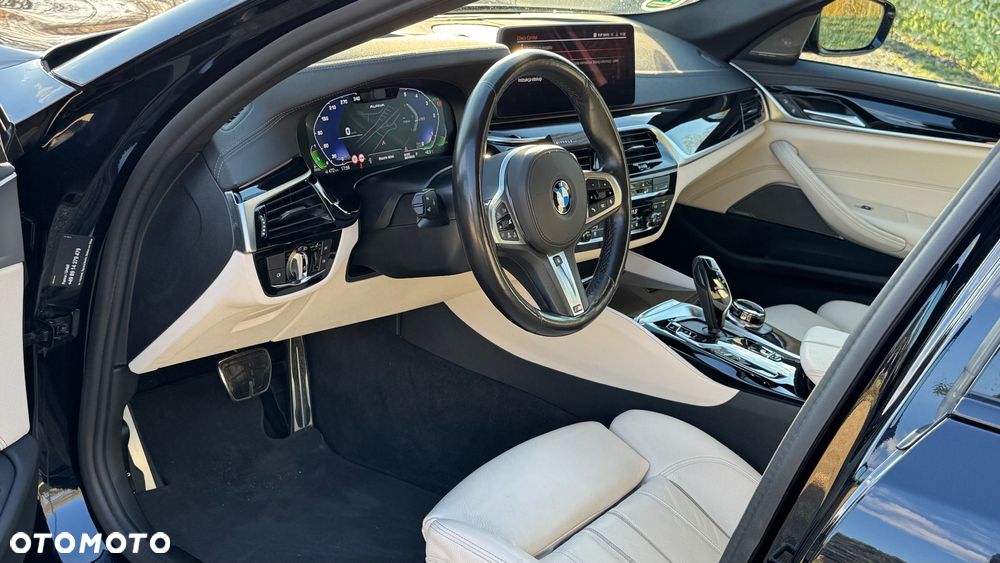 BMW Seria 5 540d xDrive Touring M Sport Edition - 19