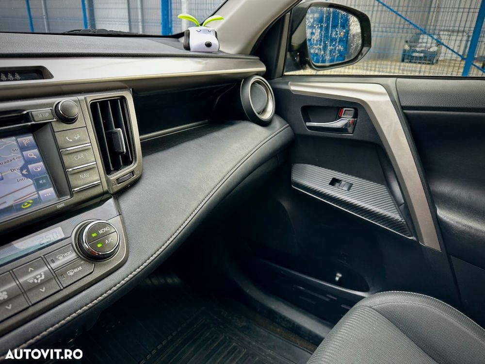 Toyota RAV4 2.2 D-4D 4WD Luxury - 8