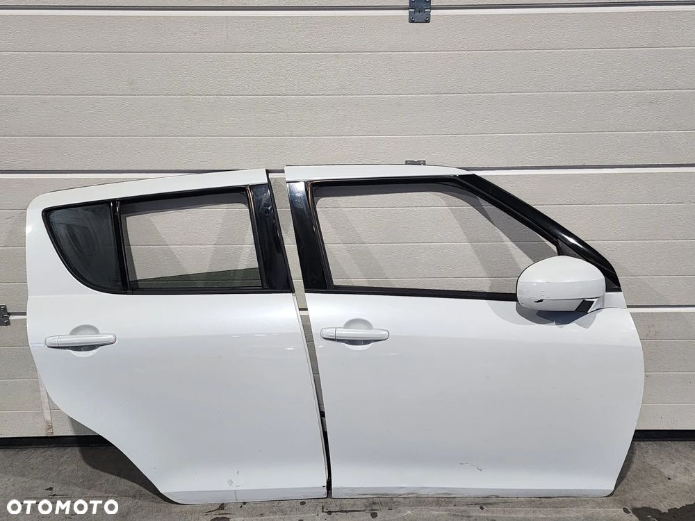 Suzuki Swift MK7 drzwi prawe kompletne - 1