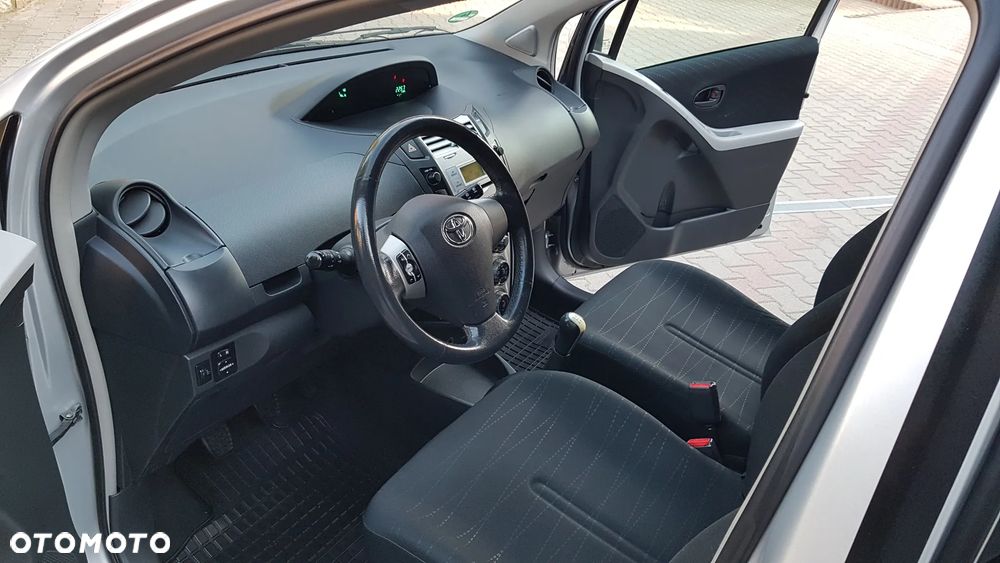 Toyota Yaris 1.3 Luna Premium - 22