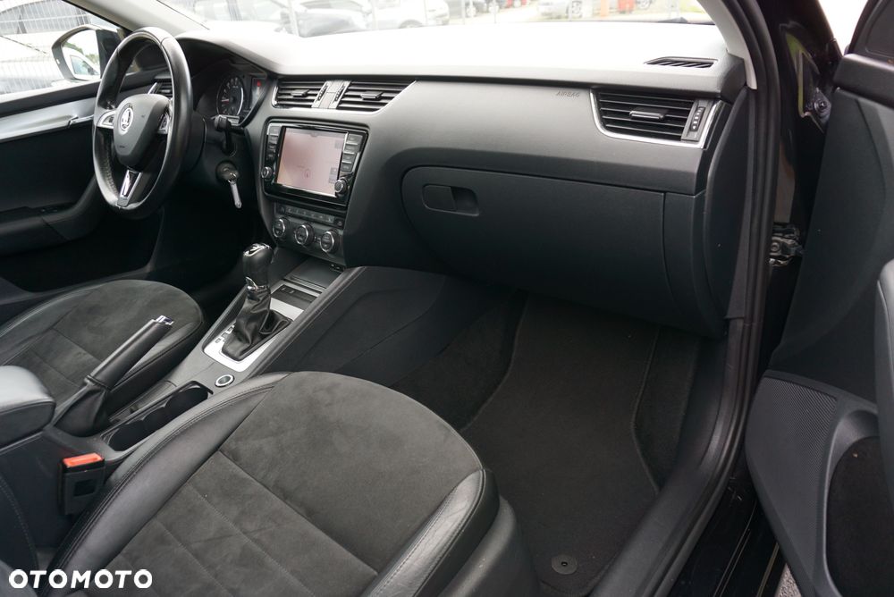 Skoda Octavia Combi 2.0 TDI DSG Premium Edition - 20