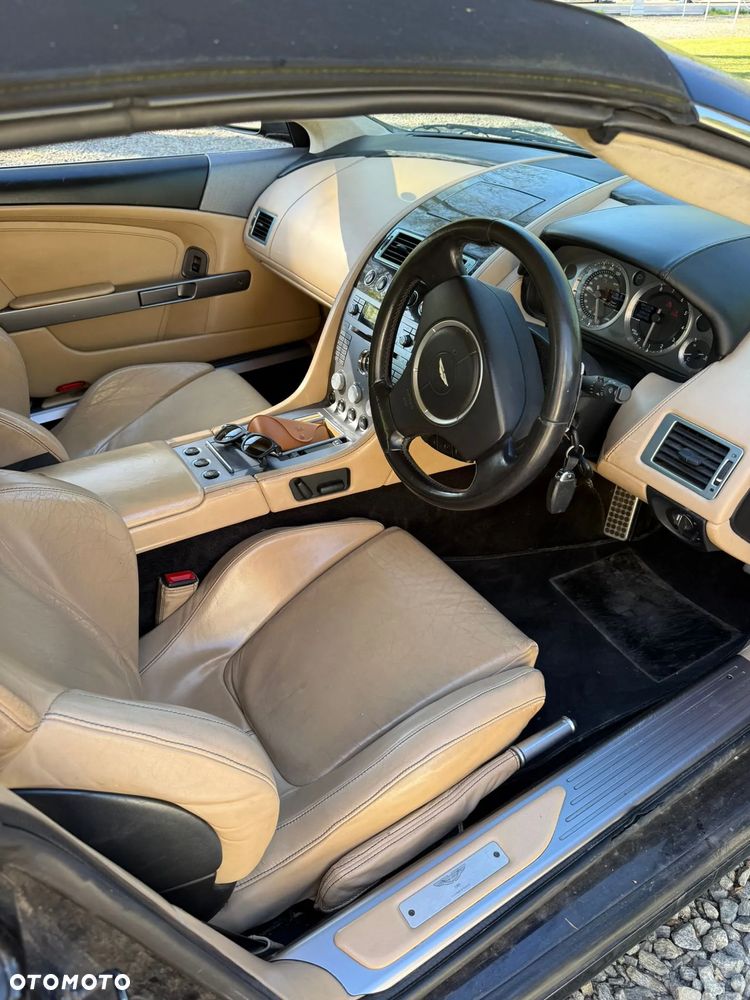 Aston Martin DB9 Standard - 1