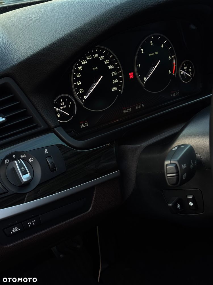 BMW Seria 5 530d xDrive - 11