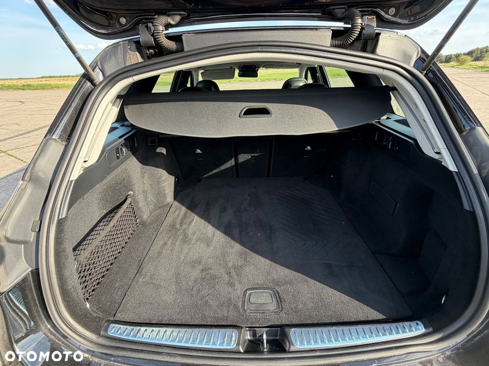 Mercedes-Benz Klasa C 220 d mHEV AMG - 8