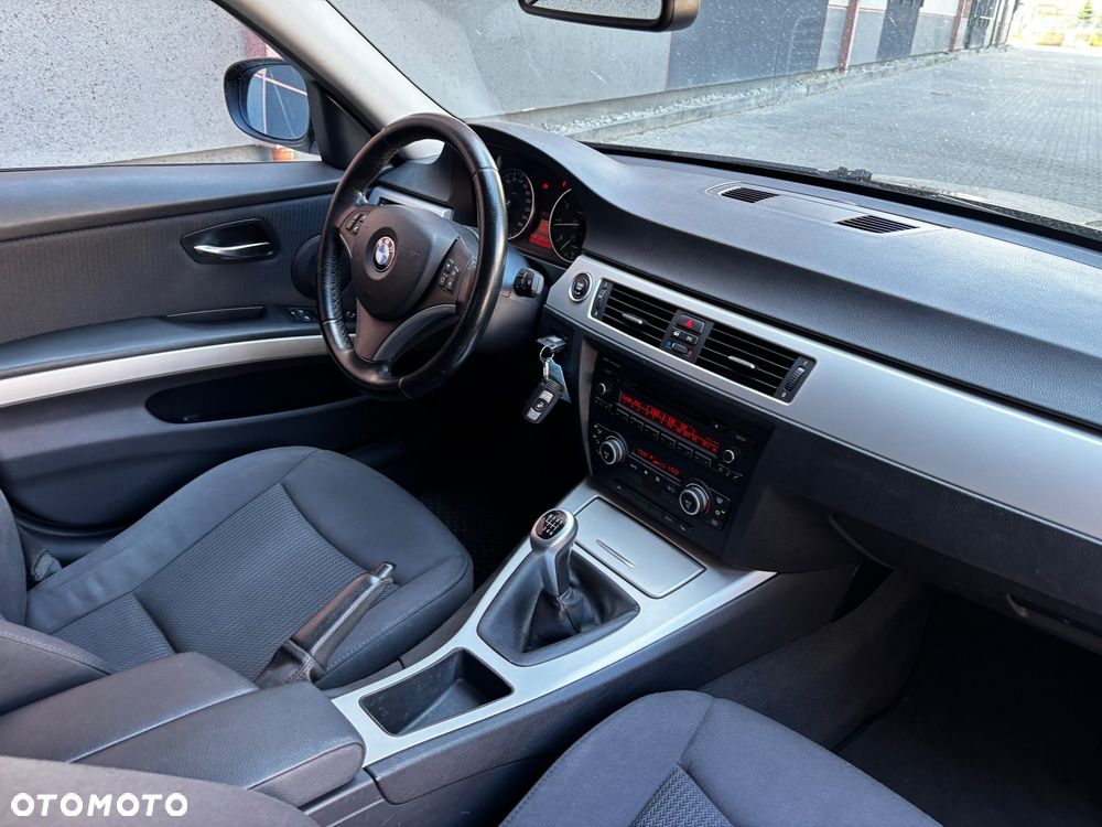 BMW Seria 3 318i Edition Exclusive - 7
