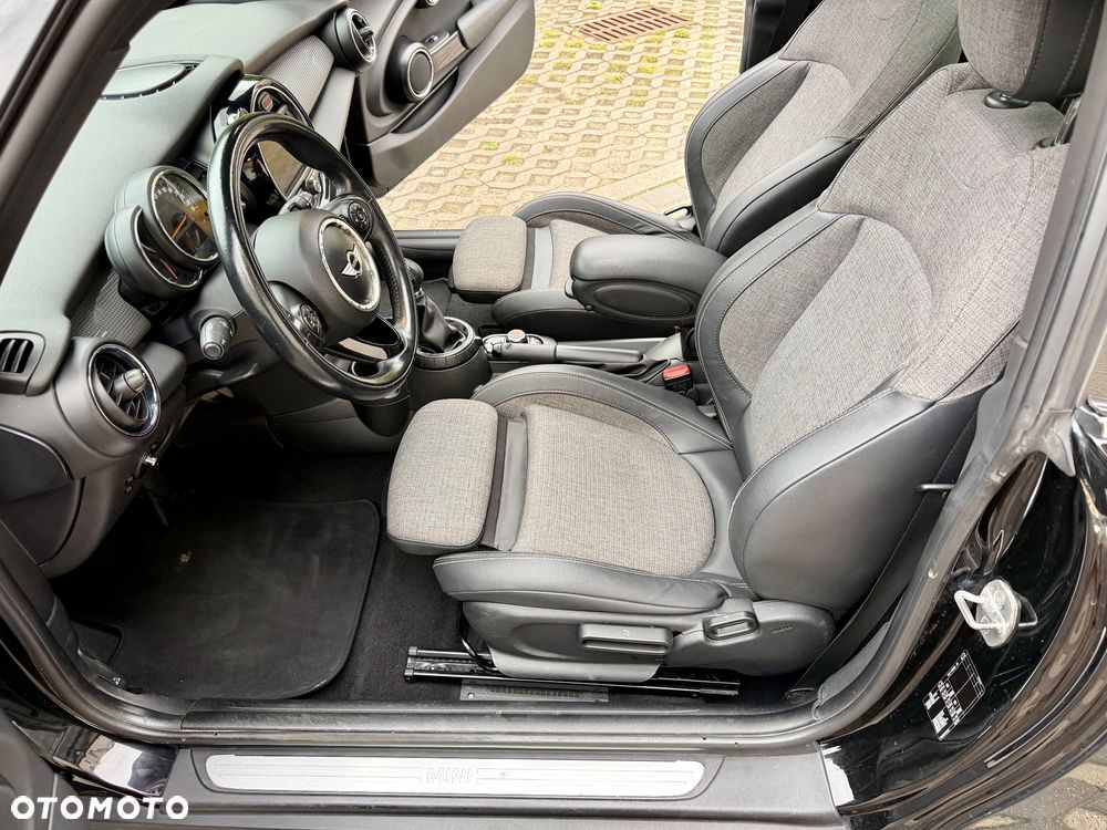 MINI Cooper Seven Chili - 17