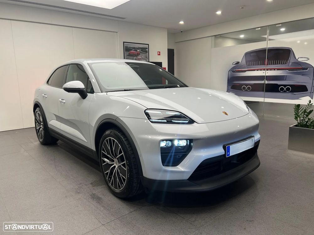 Porsche Macan Electric 4 - 11
