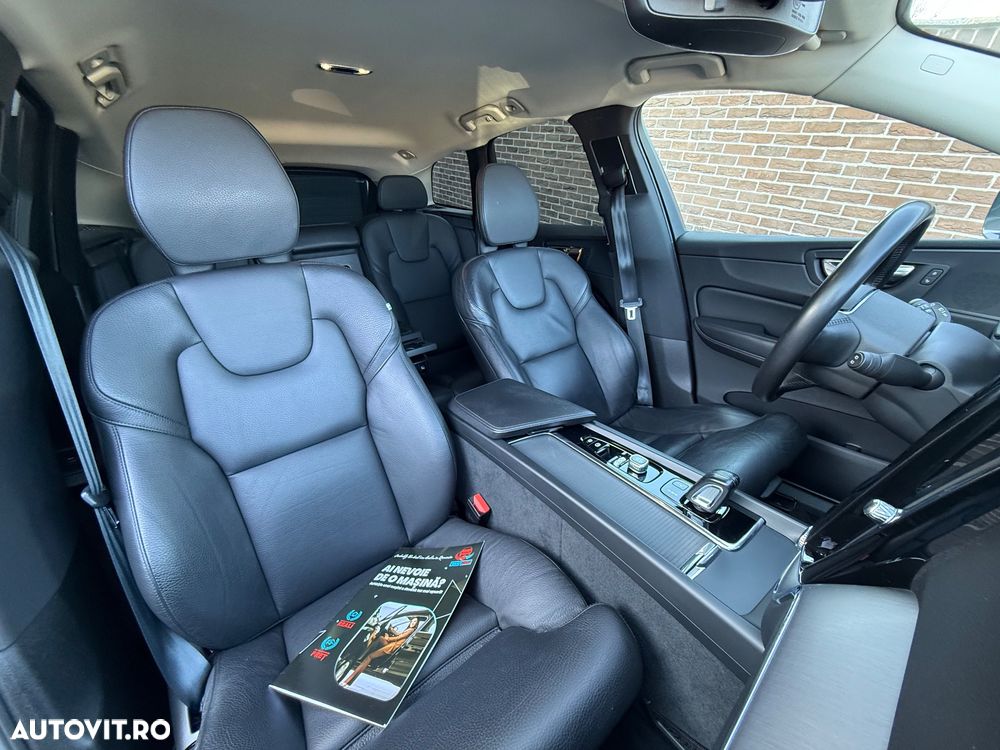 Volvo XC 60 B4 MHEV AWD Momentum Pro - 30