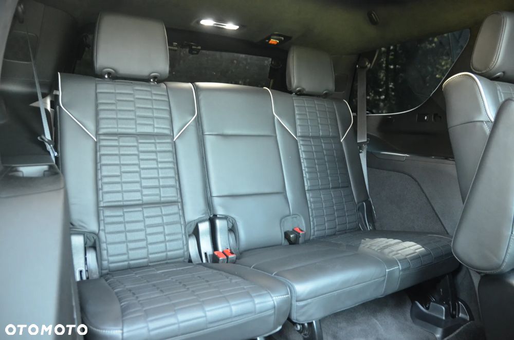Cadillac Escalade - 30