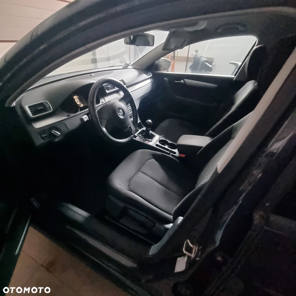 Volkswagen Passat - 8