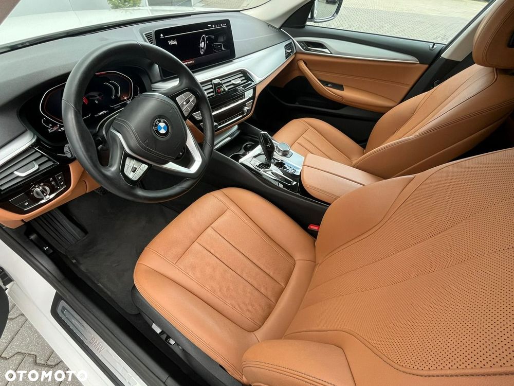 BMW Seria 5 520d xDrive - 15