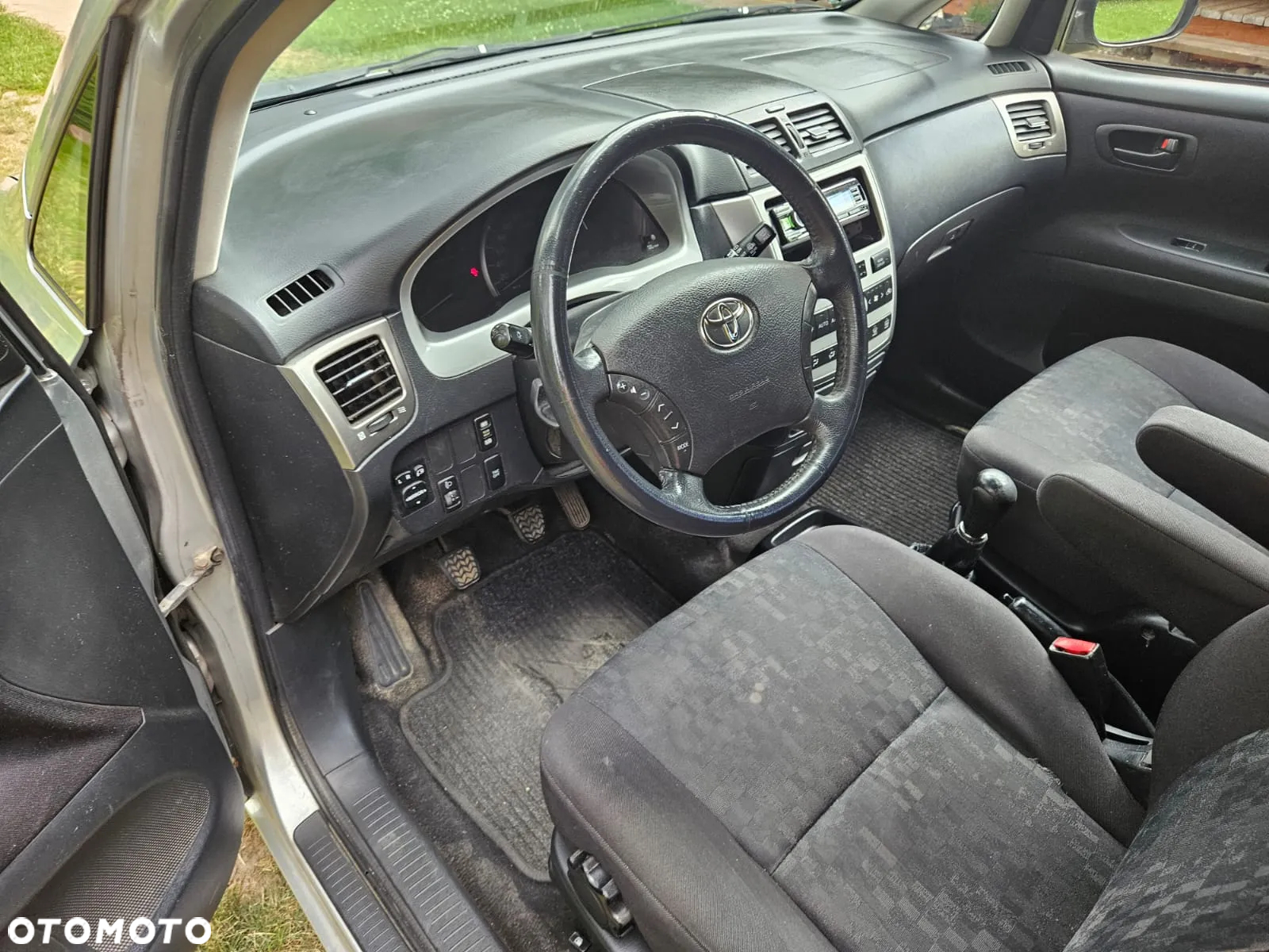 Toyota Avensis Verso 2.0 - 14