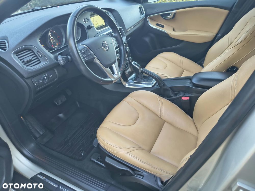 Volvo V40 Cross Country - 24
