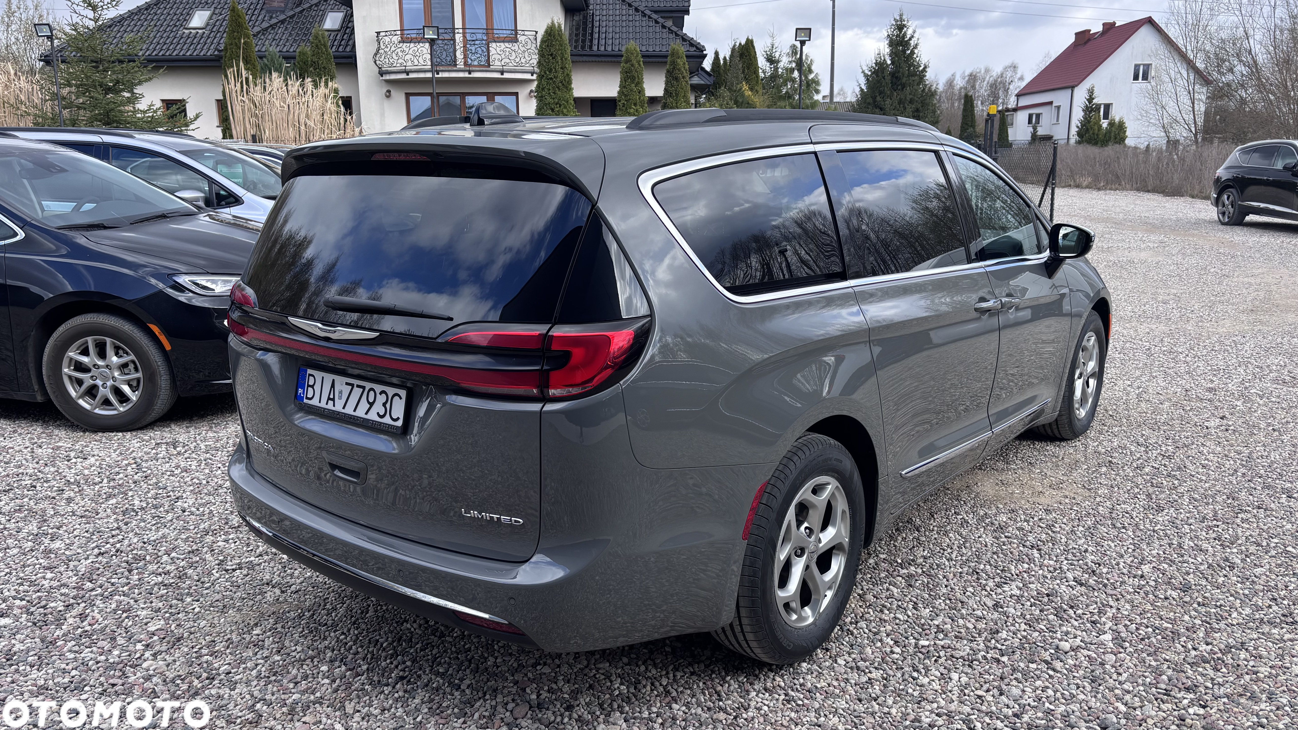 Chrysler Pacifica - 4