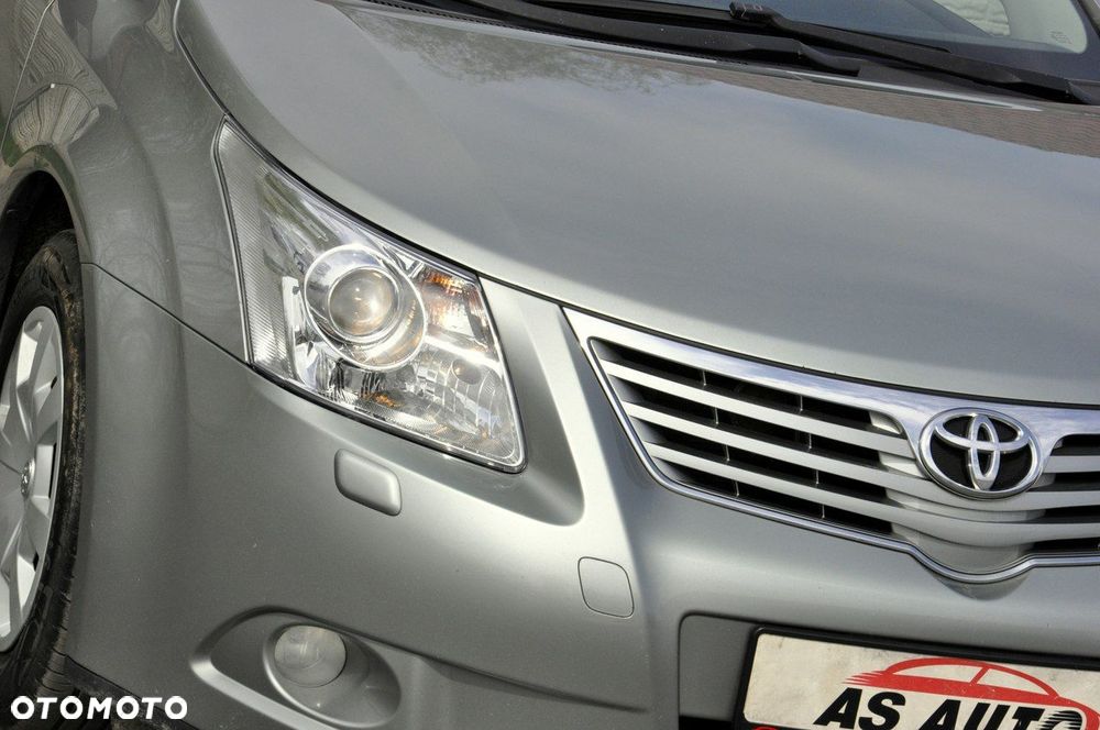 Toyota Avensis 1.8 Active - 26