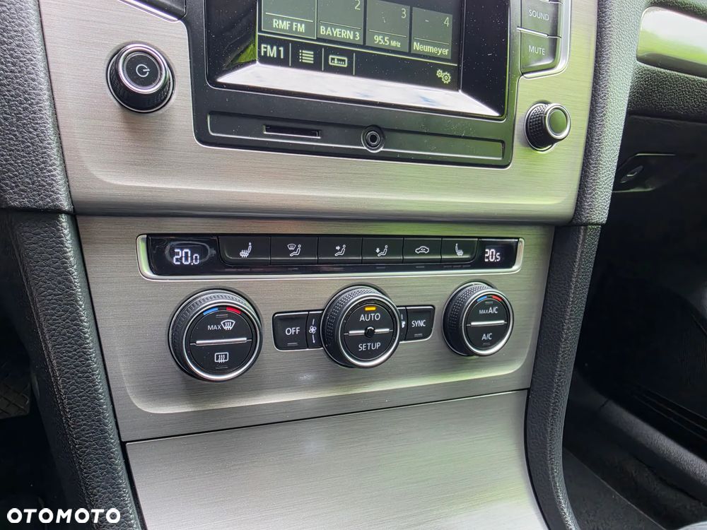 Volkswagen Golf - 24