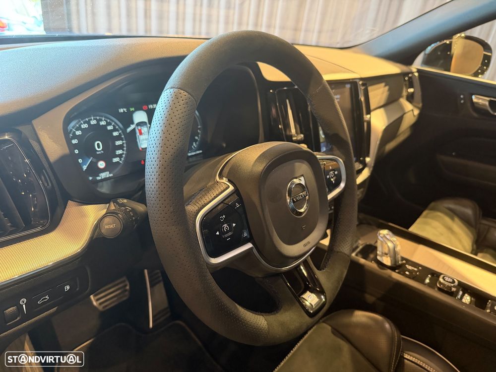 Volvo XC 60 2.0 T8 PHEV R-Design AWD - 27