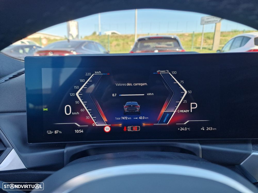 BMW i4 eDrive35 Desportiva M - 32