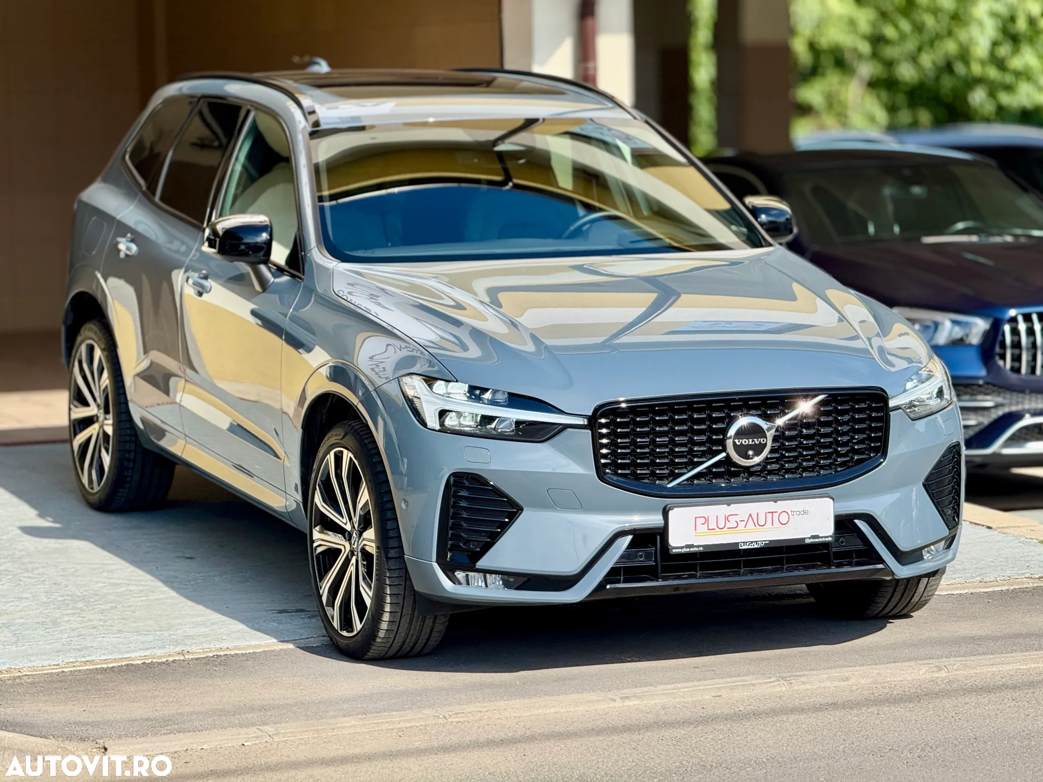 Volvo XC 60 B4 MHEV AT8 AWD R-Design - 3