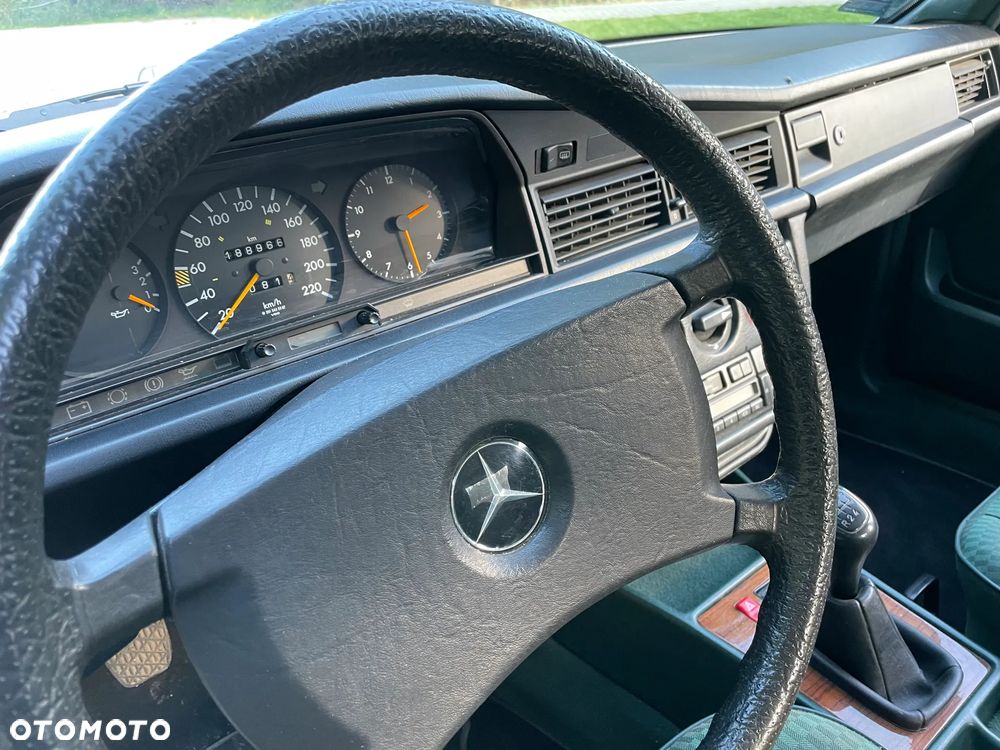 Mercedes-Benz W201 (190) - 6