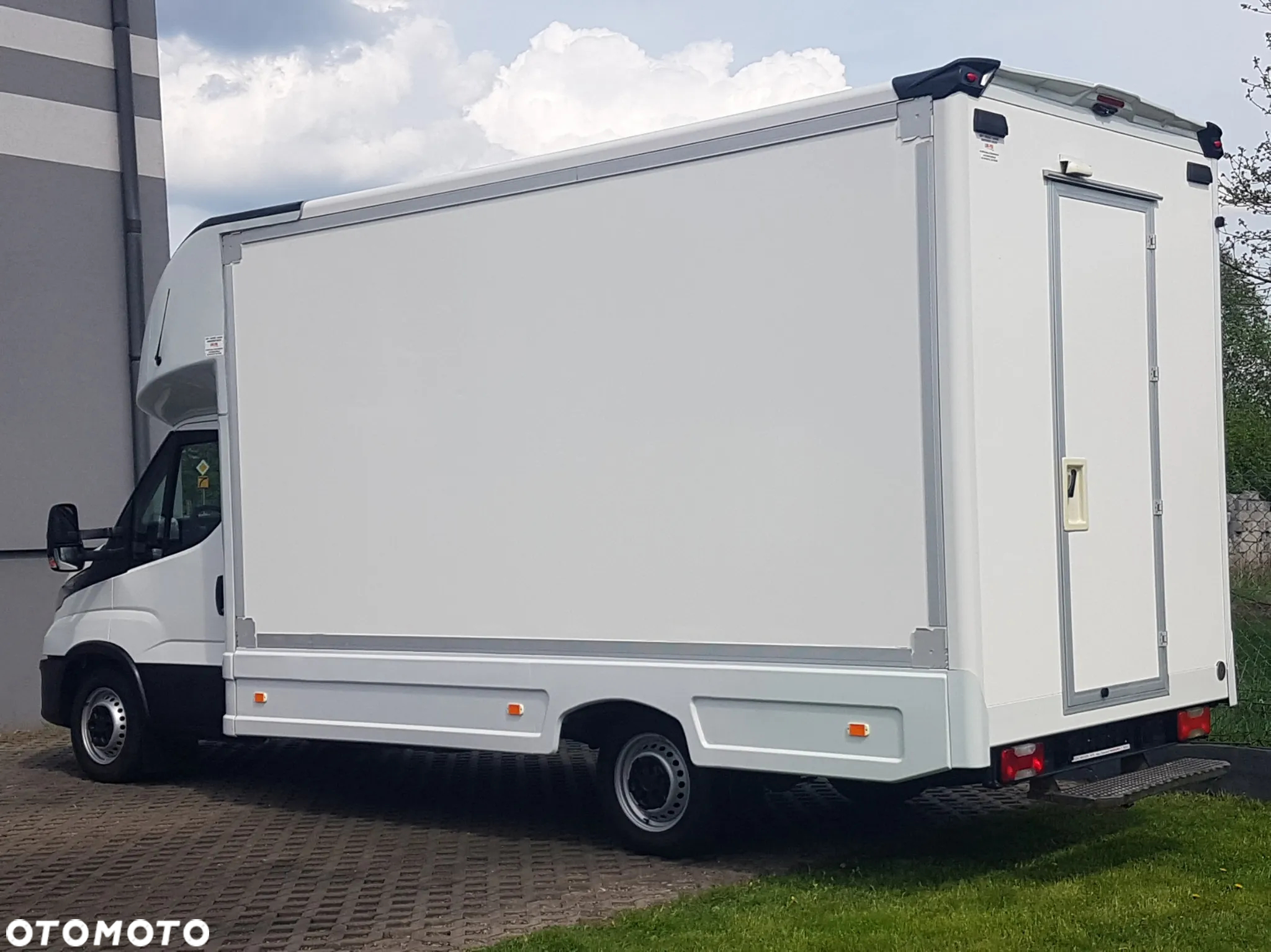 Iveco DAILY KONTENER NISKOPODŁOGOWY 4,43x2,23x2,42 SKLEP FOODTRUCK BAR KLIMA KONIOWÓZ KAMPER - 3