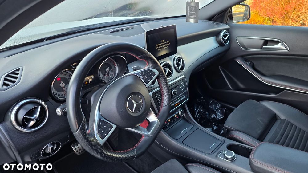 Mercedes-Benz GLA 200 d 4-Matic AMG Line - 21