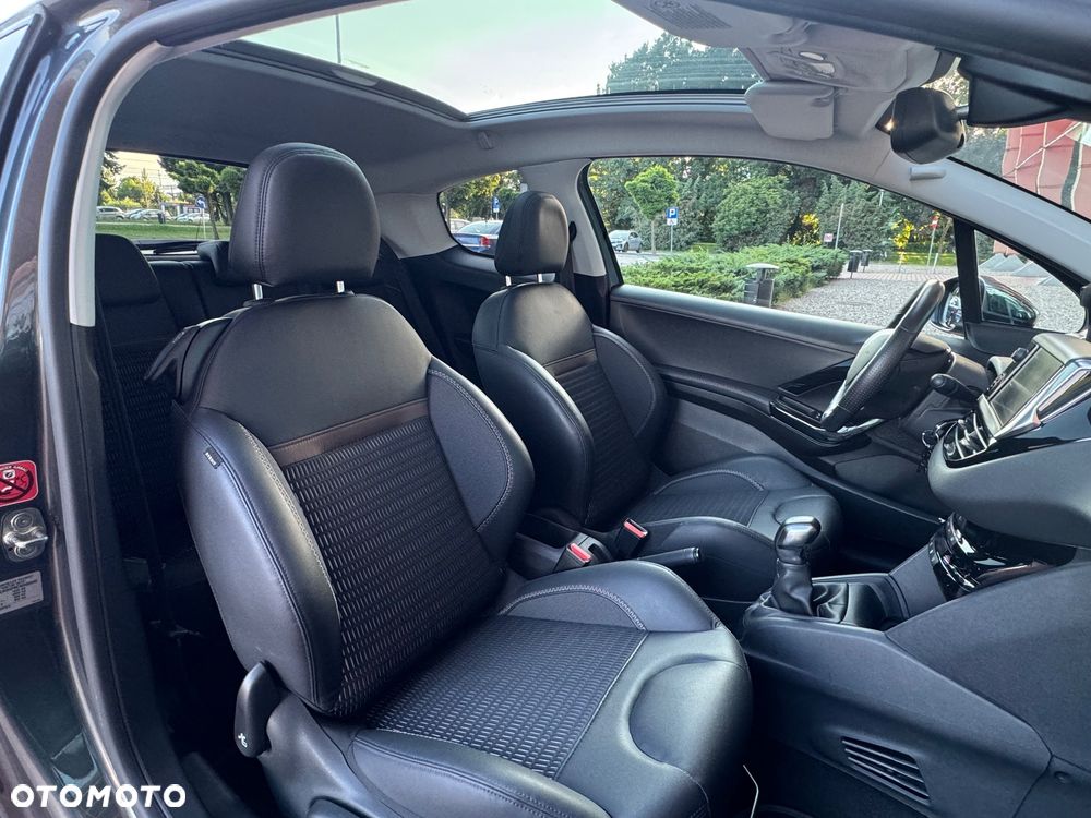 Peugeot 208 - 25