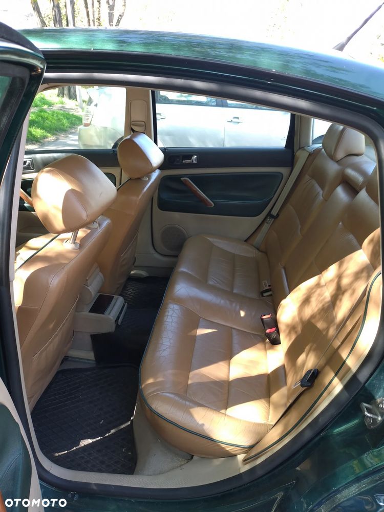 Volkswagen Passat 1.9 TDI Highline - 12