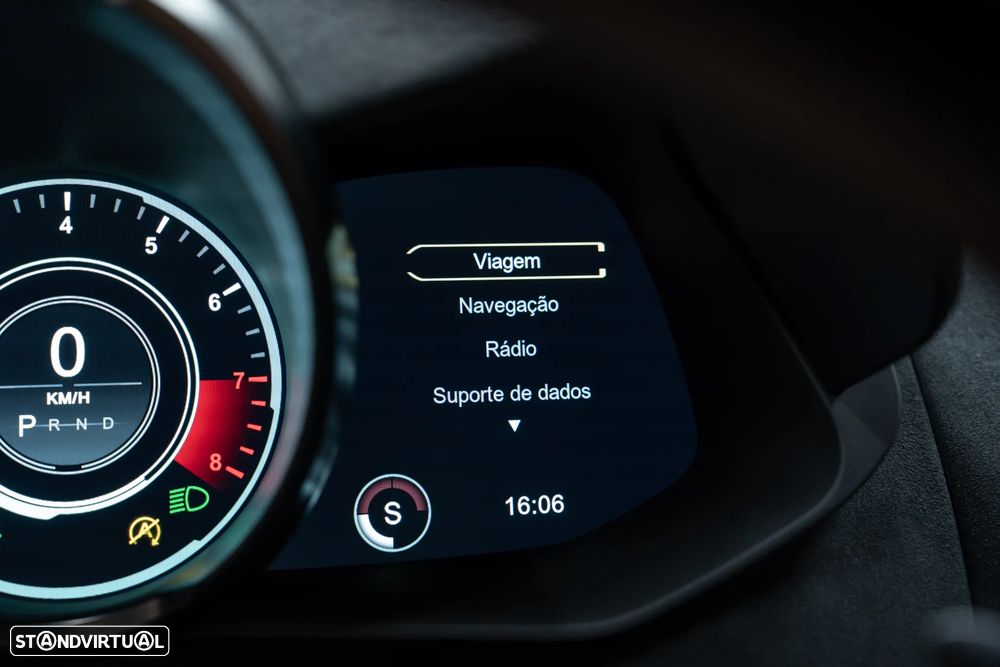 Aston Martin Vantage Coupe V8 - 32