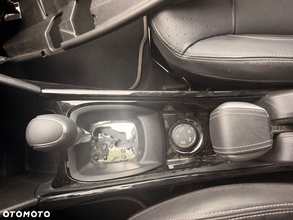 Peugeot 2008 1.2 Pure Tech GPF Active S&S EAT6 - 8