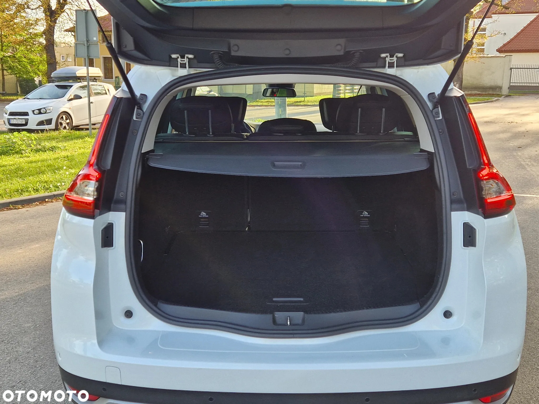 Renault Grand Scenic ENERGY TCe 130 BOSE EDITION - 23
