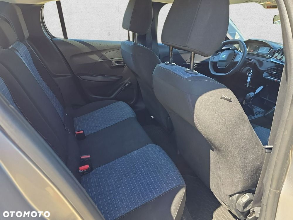Peugeot 208 - 12