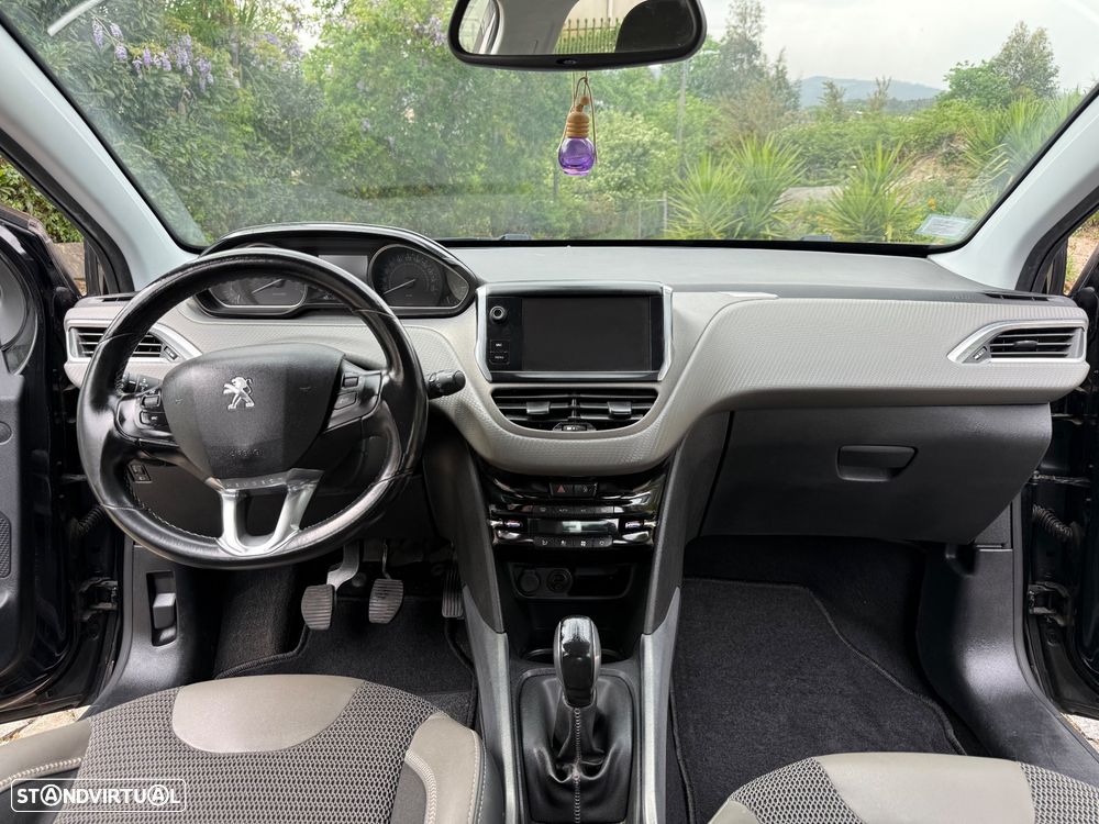 Peugeot 2008 1.2 PureTech Allure - 9