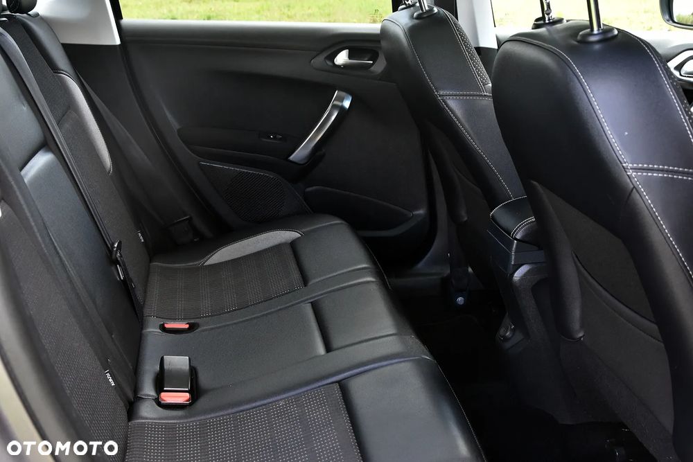 Peugeot 2008 1.2 Pure Tech Allure S&S - 30