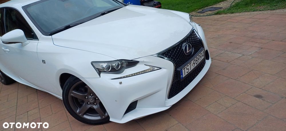 Lexus IS ver-300h-f-sport - 4