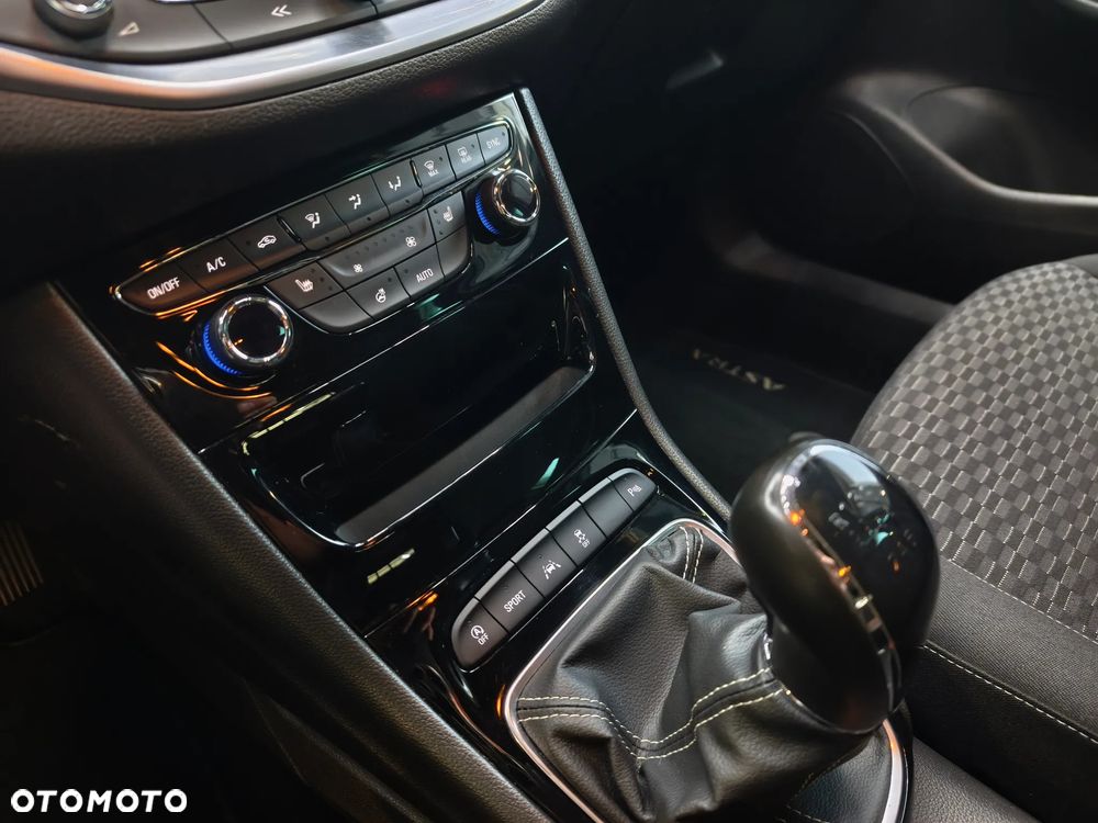 Opel Astra 1.6 D (CDTI) Start/Stop Dynamic - 16