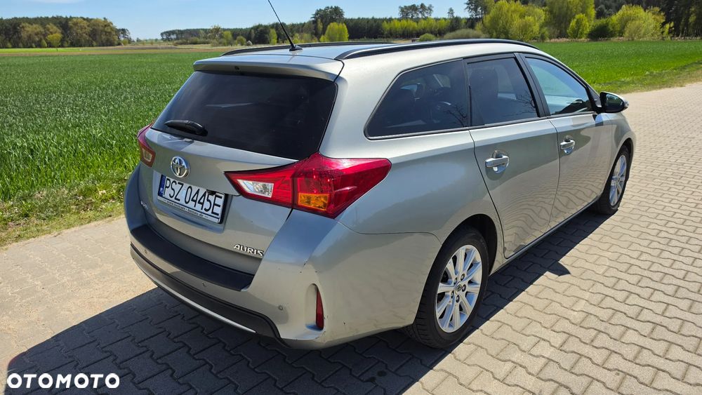 Toyota Auris 1.33 Dual-VVT-i Cool - 4