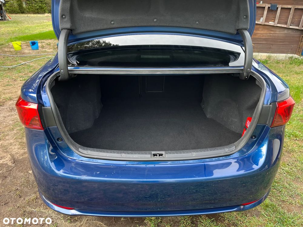 Toyota Avensis 1.8 Premium - 8