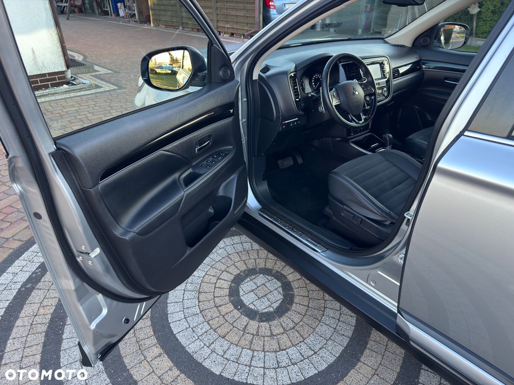 Mitsubishi Outlander - 32