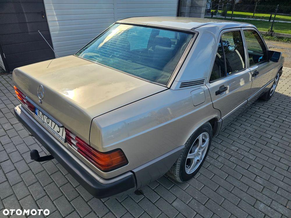 Mercedes-Benz W201 (190) - 8