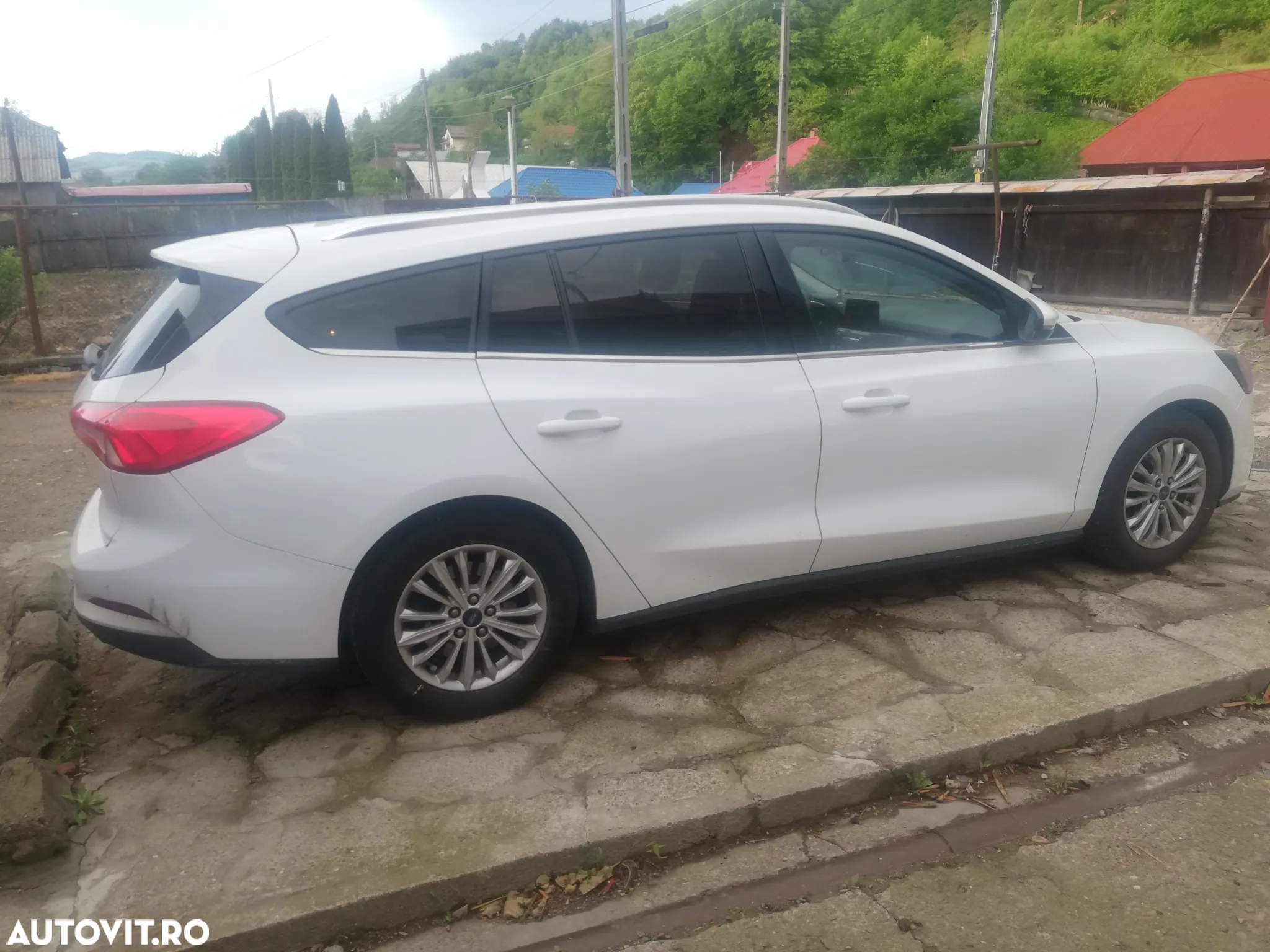 Ford Focus 1.5 EcoBlue Start-Stopp-System Aut. ACTIVE DESIGN - 4